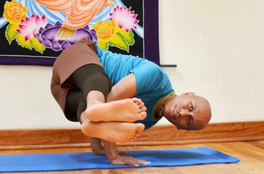 chaitanya koumdinyasana